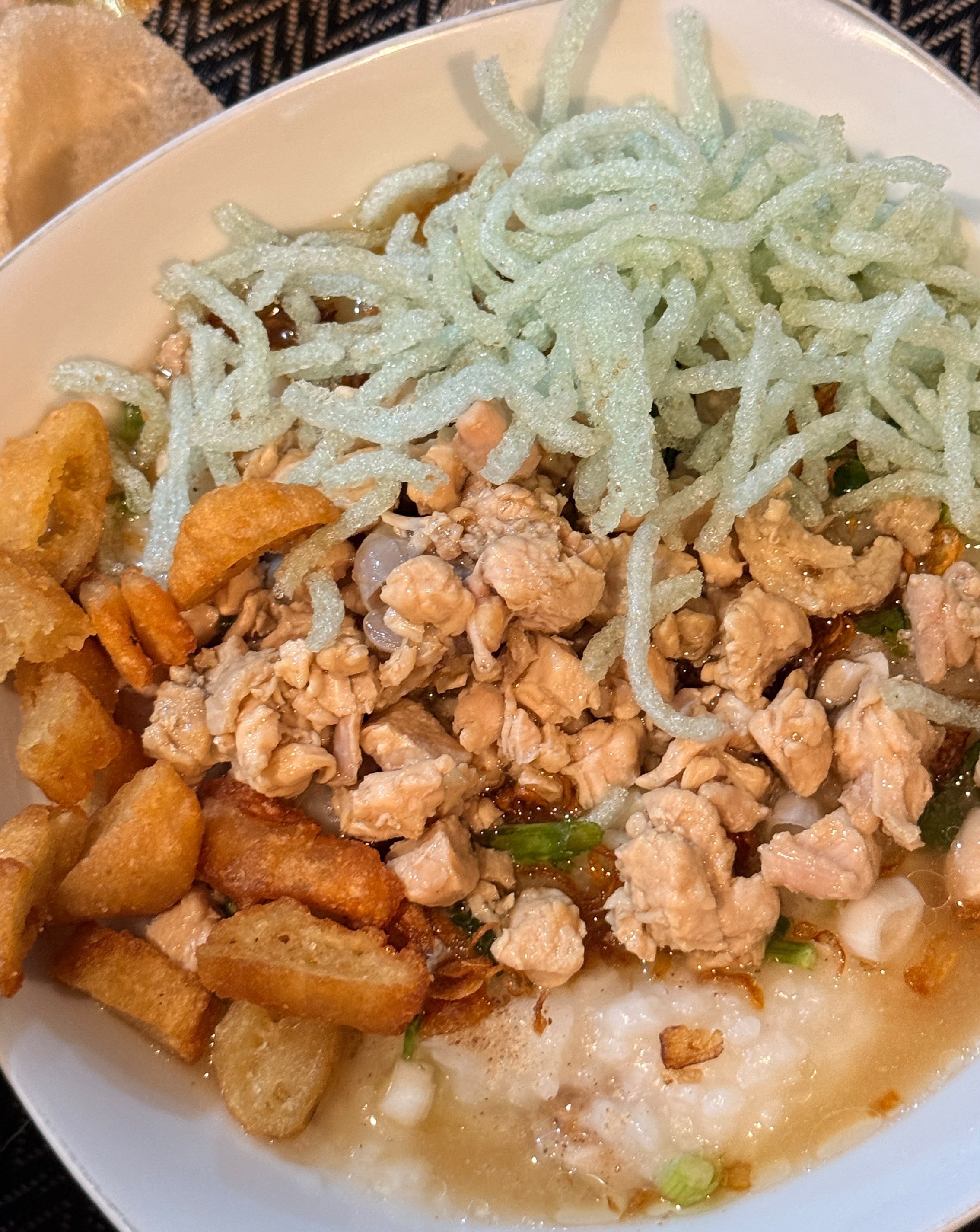 Semangkuk bubur ayam Kedai Bubur Saudara