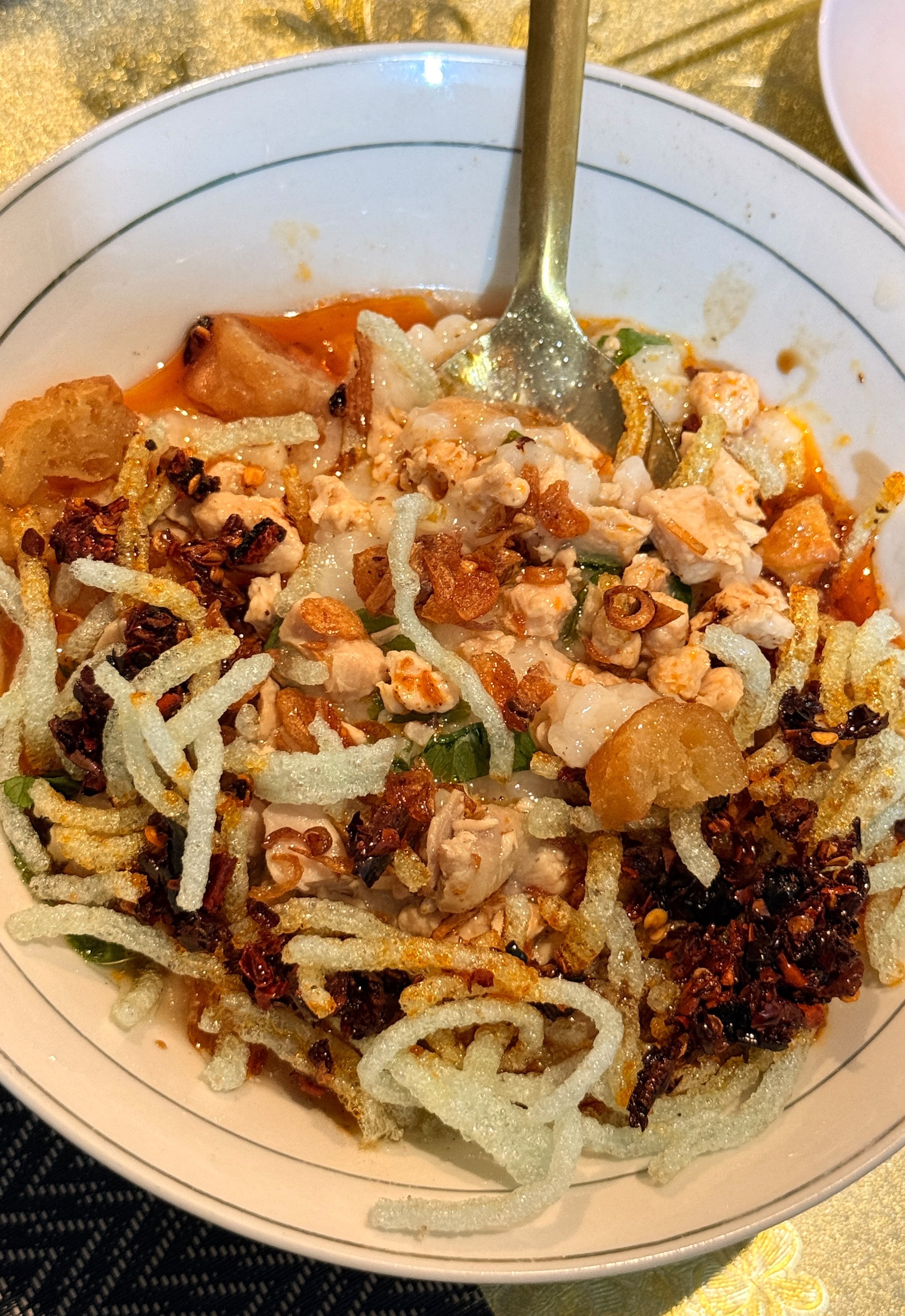Semangkuk bubur ayam Kedai Bubur Saudara