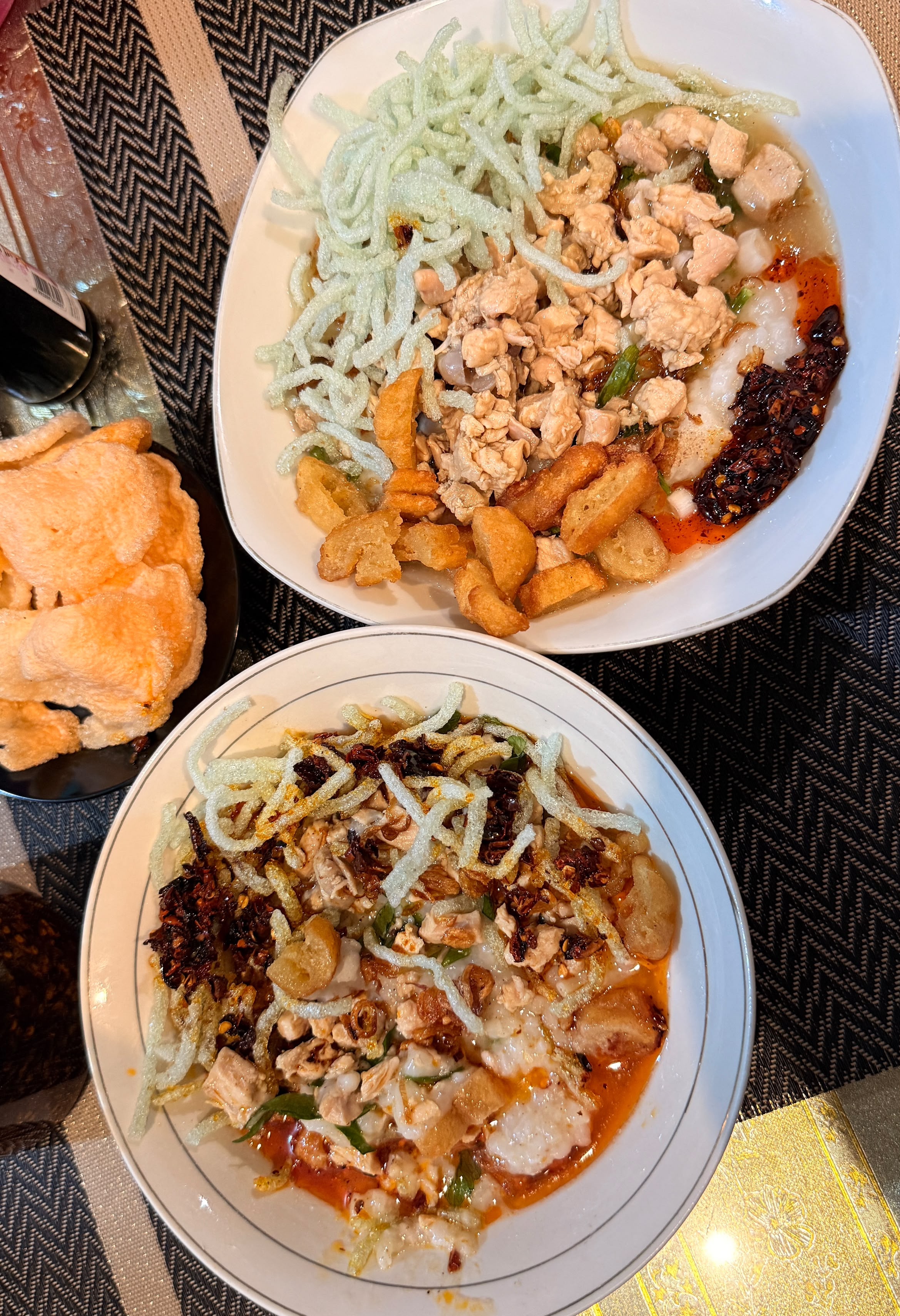 Semangkuk bubur ayam Kedai Bubur Saudara